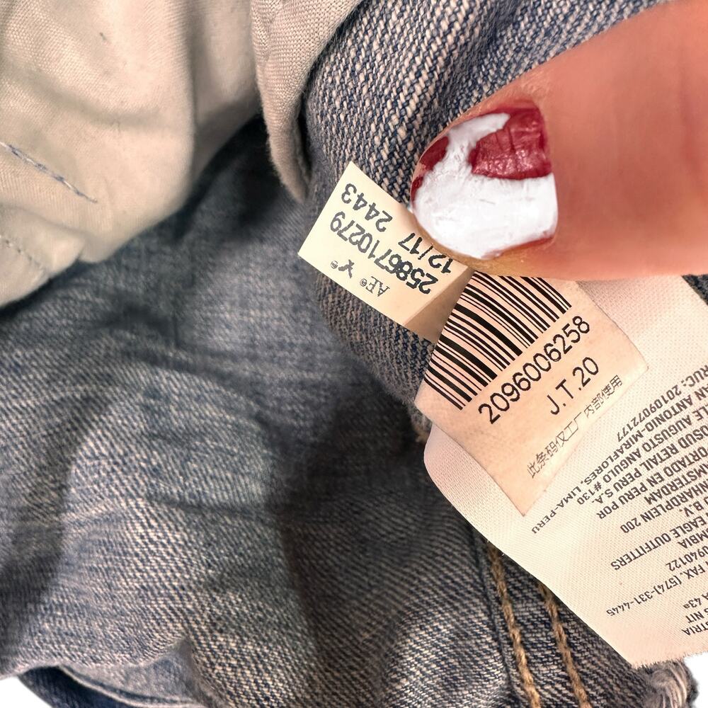 American Eagle Distressed Crochet Accent Button Up Jean Jacket Size Medium - Picture 12 of 12